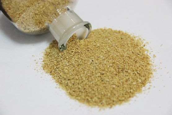 Participa no metabolismo de gorduras e pode ajudar na redução do acúmulo de gordura no fígado. Melhora a função cognitiva e a saúde geral.